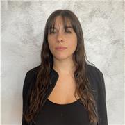 Docente di materie umanistiche per studenti delle scuole elementari e medie